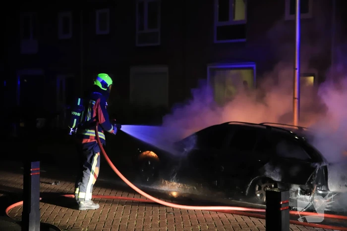 Auto volledig uitgebrand