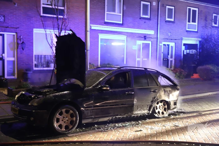 Auto volledig uitgebrand