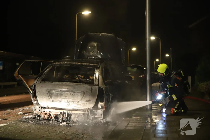 Auto volledig uitgebrand