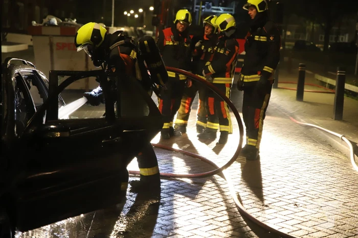 Auto volledig uitgebrand