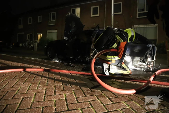 Auto volledig uitgebrand