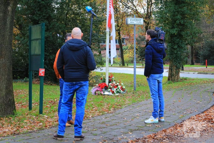 Bloemen voor de overleden brandweerman