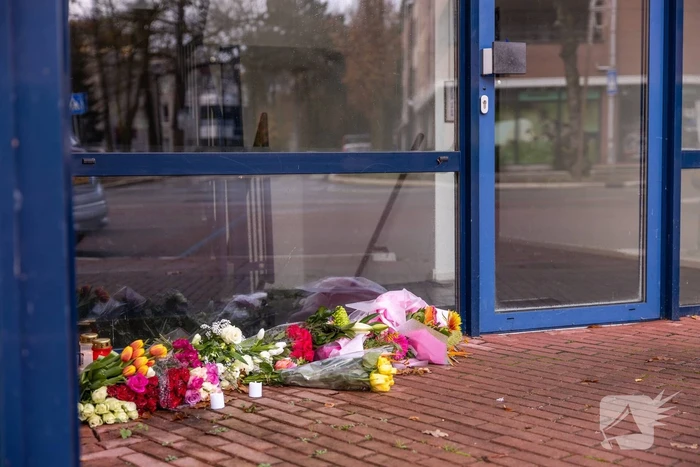 Bloemen voor de overleden brandweerman