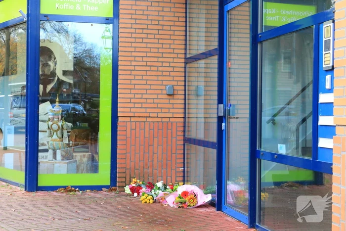 Bloemen voor de overleden brandweerman