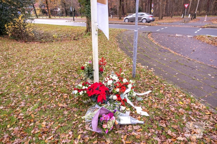 Bloemen voor de overleden brandweerman