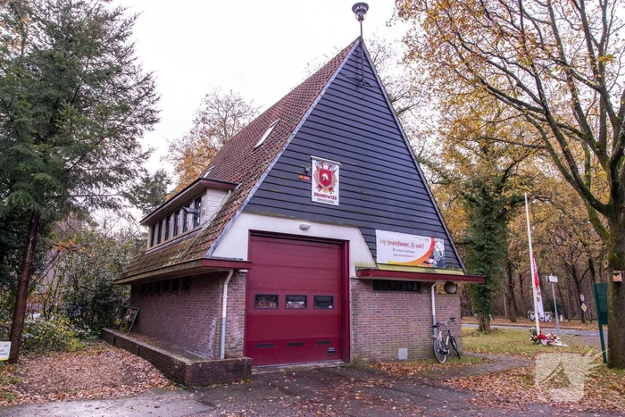 Bloemen voor de overleden brandweerman