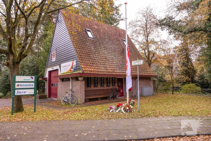 Bloemen voor de overleden brandweerman