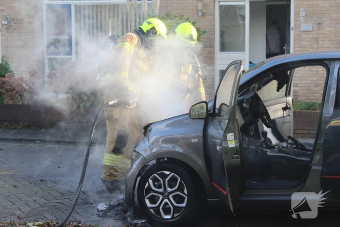 Opnieuw auto uitgebrand in straat