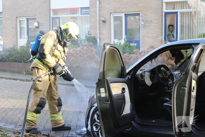 Opnieuw auto uitgebrand in straat