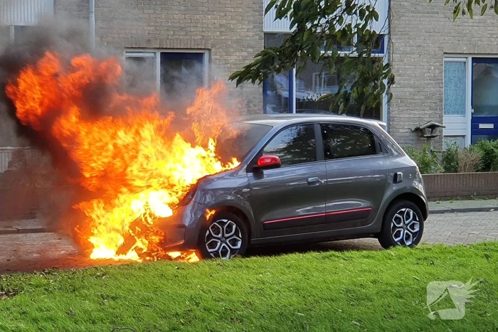 Opnieuw auto uitgebrand in straat