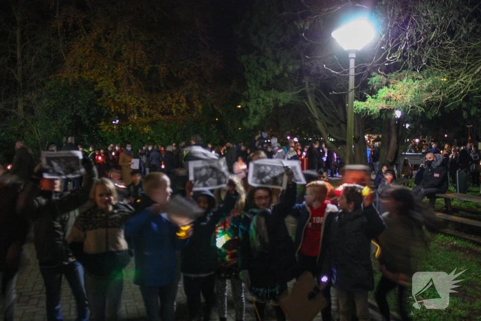 Protest tegen overplaatsing Irakees gezin uit azc