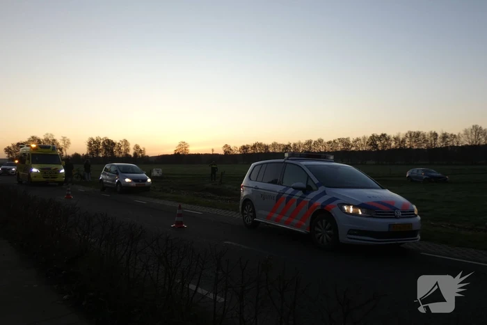 Automobilist belandt met zijn auto in weiland