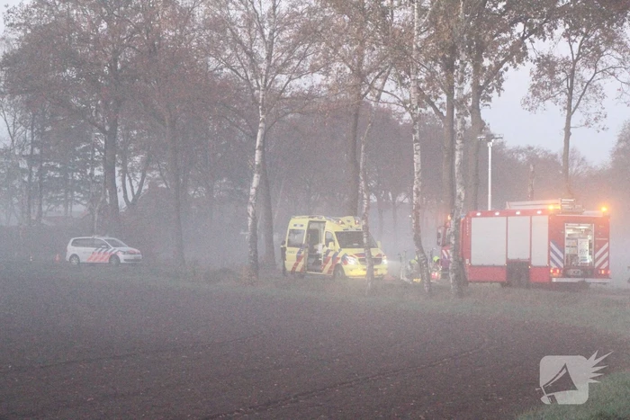 Auto vliegt uit de bocht en belandt in greppel