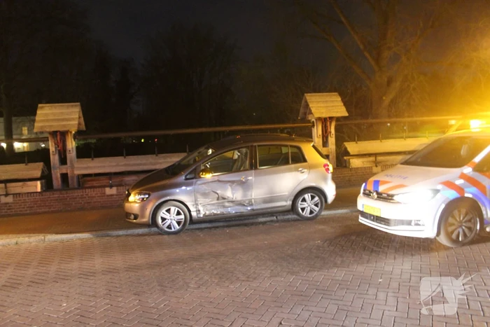Schade na botsing op rotonde