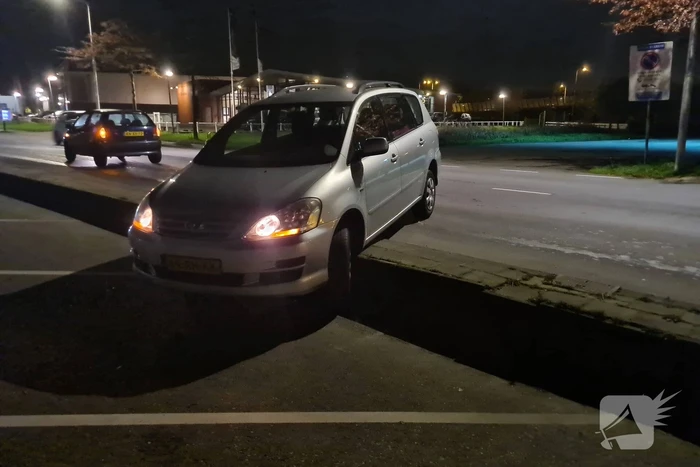 Automobilist komt vast te zitten bij keeractie