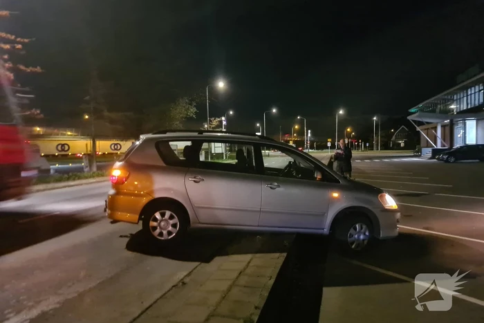 Automobilist komt vast te zitten bij keeractie