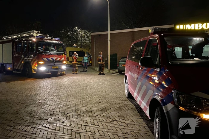 Bewoonster naar ziekenhuis na mogelijke gaslucht