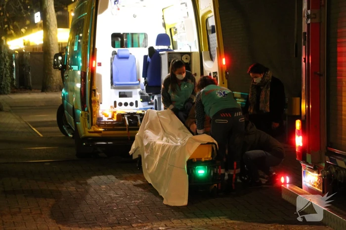 Bewoonster naar ziekenhuis na mogelijke gaslucht