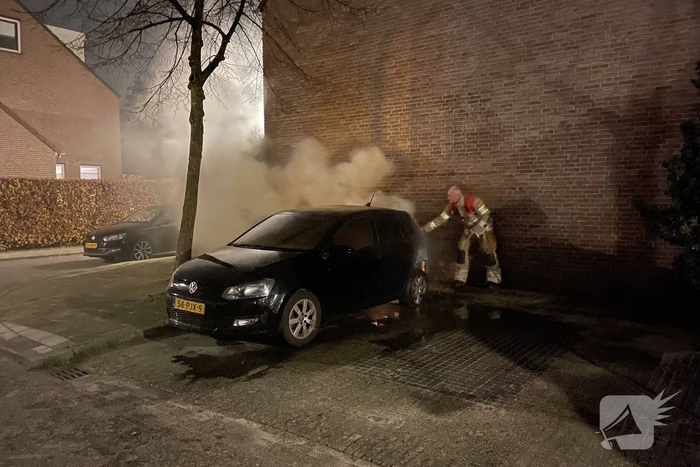 Schade na brand in twee auto's