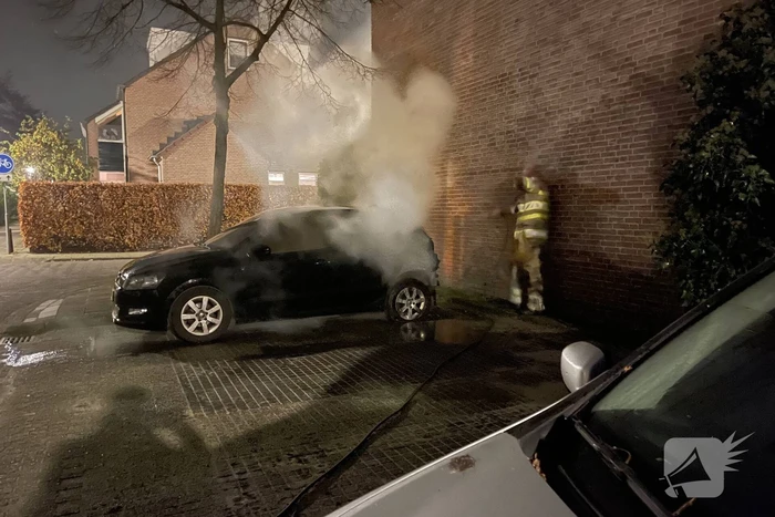 Schade na brand in twee auto's