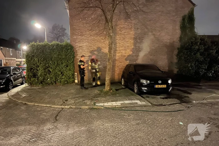 Schade na brand in twee auto's