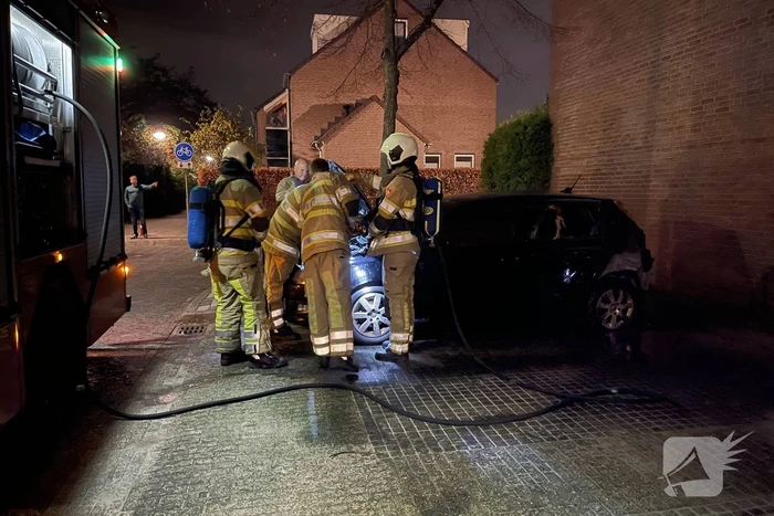 Schade na brand in twee auto's