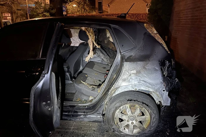 Schade na brand in twee auto's