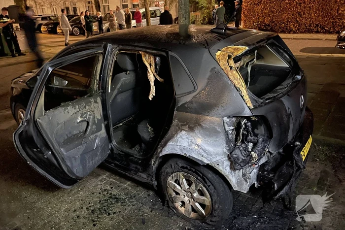 Schade na brand in twee auto's