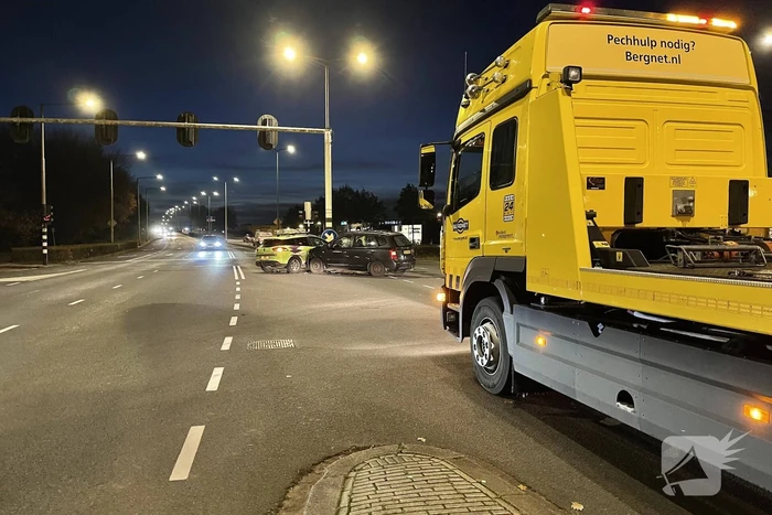 Twee voertuigen in botsing op kruising