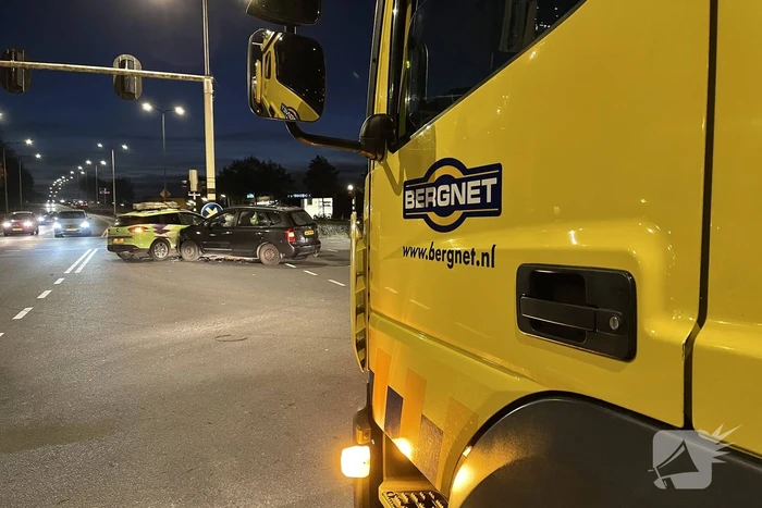 Twee voertuigen in botsing op kruising