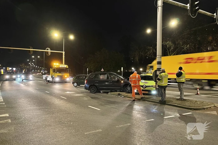 Twee voertuigen in botsing op kruising