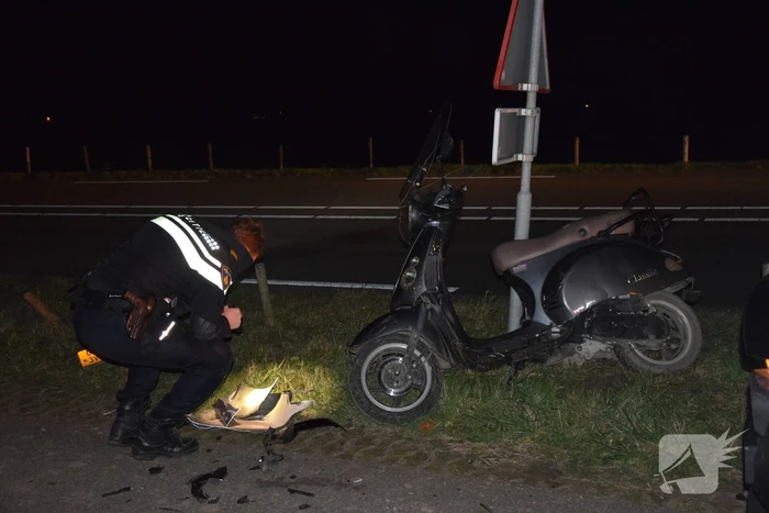 Auto vlucht na ernstige aanrijding met scooter