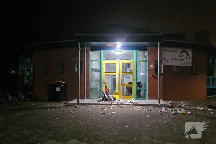 Veel schade bij kinderdagverblijf door vuurwerkbom