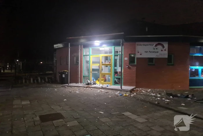 Veel schade bij kinderdagverblijf door vuurwerkbom