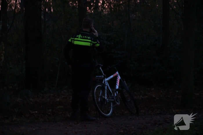 Rolstoel vermiste man aangetroffen in bosgebied