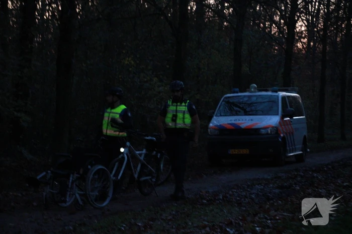 Rolstoel vermiste man aangetroffen in bosgebied