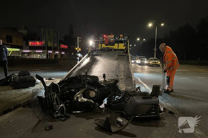Motorrijder gewond na aanrijding met auto
