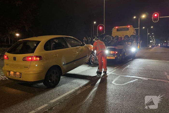 Motorrijder gewond na aanrijding met auto