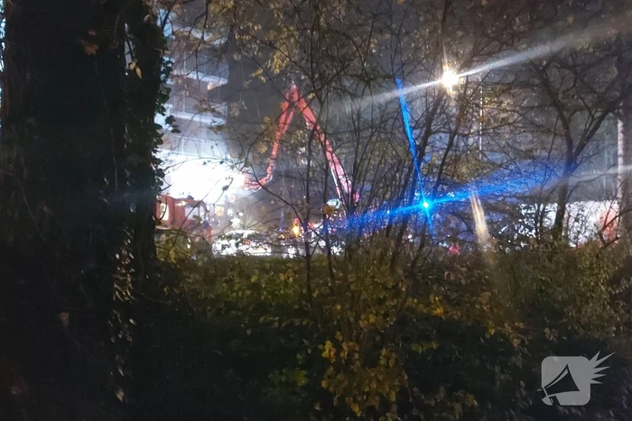 Grote uitslaande brand in wooncomplex