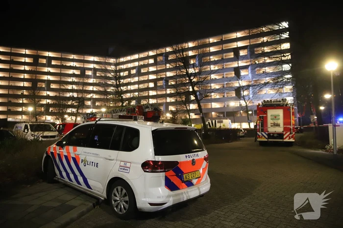 Grote uitslaande brand in wooncomplex