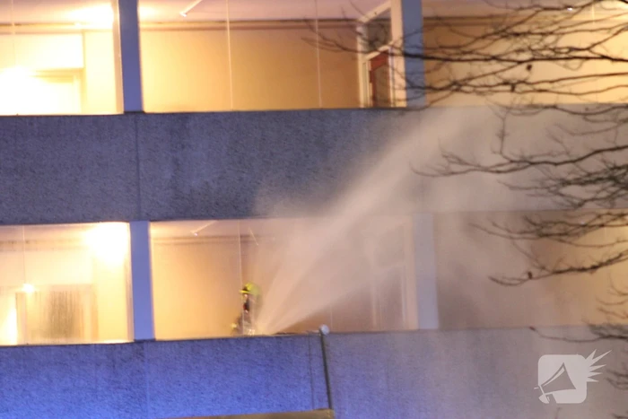 Grote uitslaande brand in wooncomplex