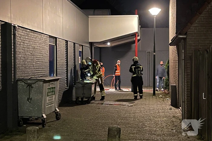 Brandende container snel geblust