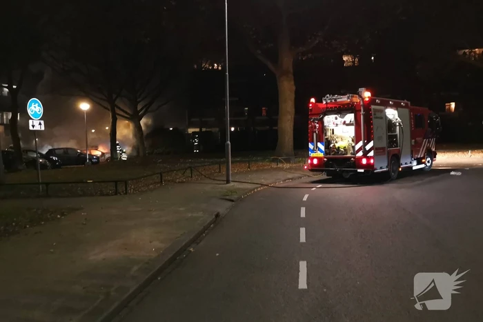 Twee auto's volledig uitgebrand in Veldhuizen