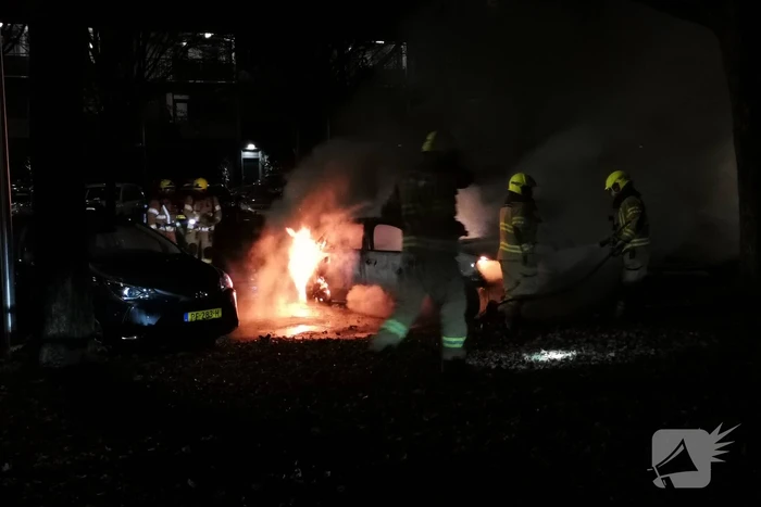 Twee auto's volledig uitgebrand in Veldhuizen