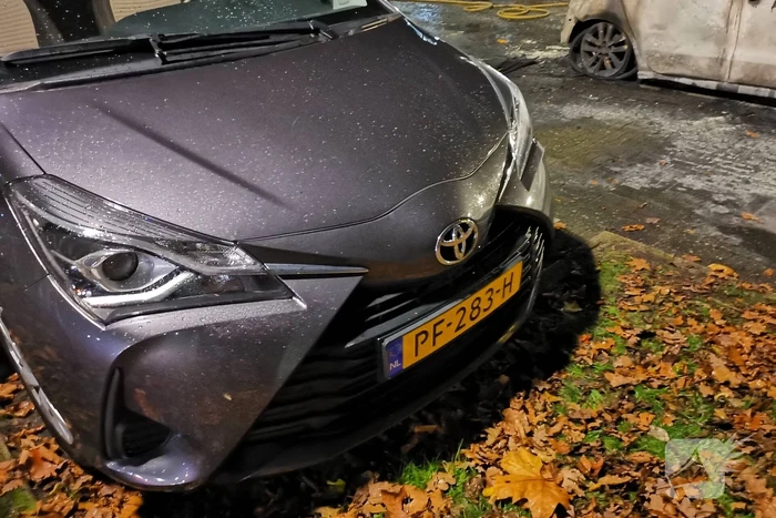 Twee auto's volledig uitgebrand in Veldhuizen