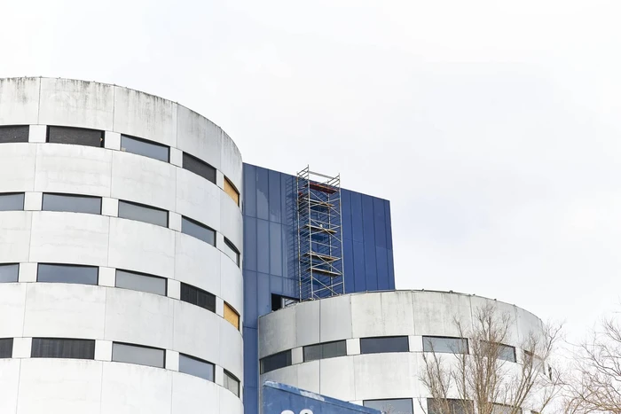 Verloederd Fläktgebouw van binnen gestript