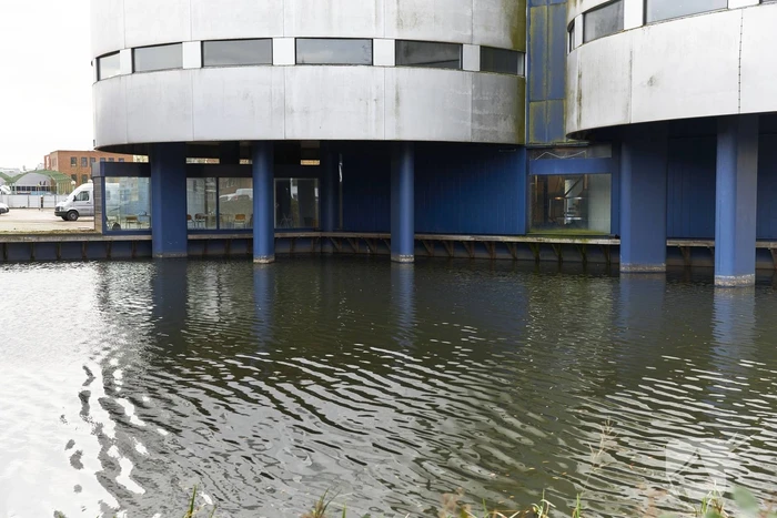 Verloederd Fläktgebouw van binnen gestript