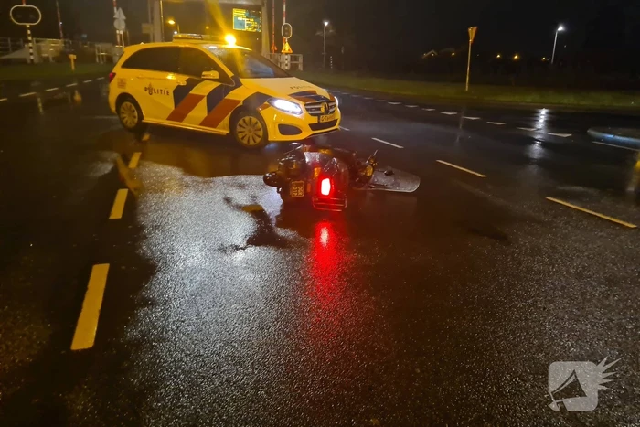 Personenauto in aanrijding met scooter