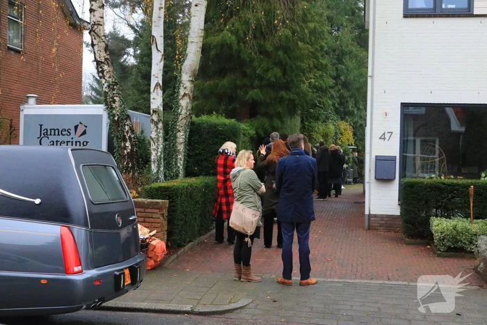 Laatste eer aan overleden brandweerman Pim van der Bruggen