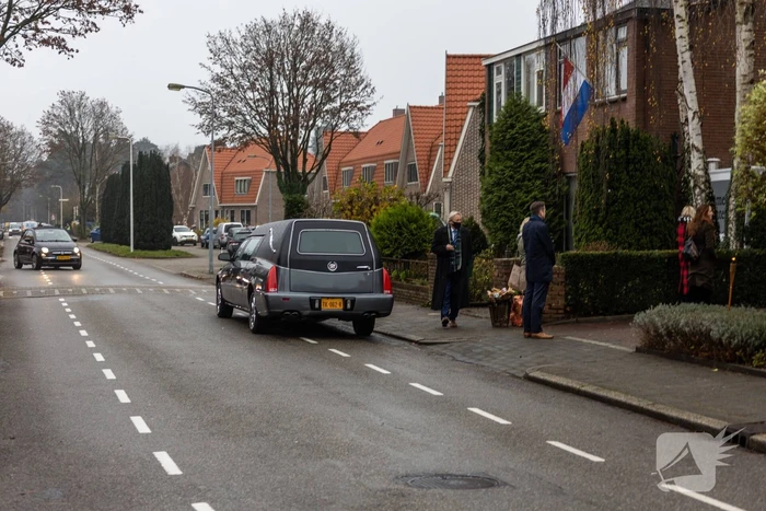 Laatste eer aan overleden brandweerman Pim van der Bruggen